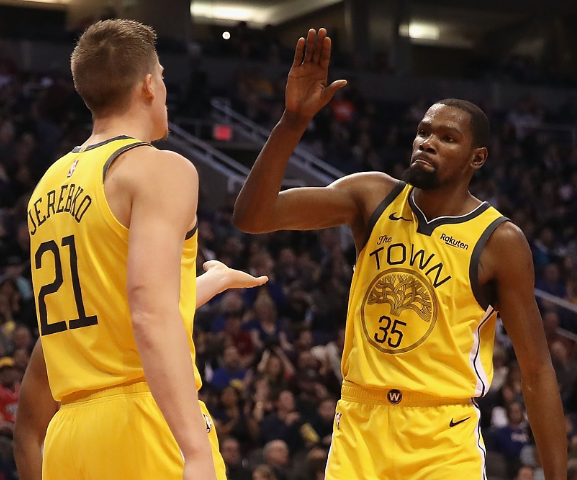  勇士绝杀雷霆终结对手七连胜势头  